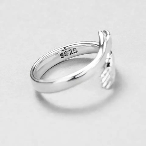 “Bear Hug” Minimalist Cute/Dainty Silver Love Ring - Picture 4 of 7
